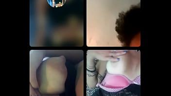 Jouer Appel vidéo chaud et sexy pour femmes amusantes, seins clignotants, chatte et gode