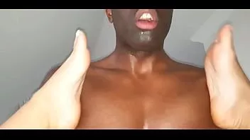 play Garota gostosa com pés bonitos faz sexo quente suado com bbc na buceta dela