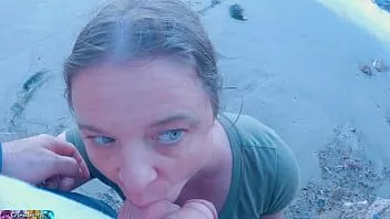 Odtwórz Pasierb zdradza macochę na plaży