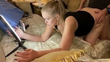 Riproduci Jenna jaymes regala ai fan un compleanno anticipato succhiando e scopando 1080p (tjje)