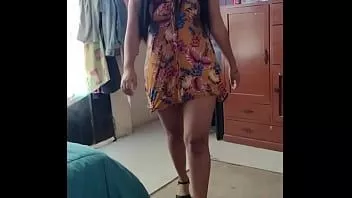 play Eine neue Sitzung mit Sol, sie ließ uns unter ihr Kleid sehen. willst du, dass es heißer wird?