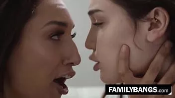 Riproduci Familybangs.com - adorabile adolescente che insegna alla sua sorellastra come essere una scort, Bella Rolland, Lily Lou
