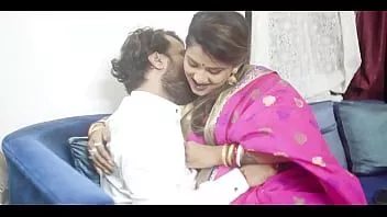 play El amor indio caliente con una esposa india casada y su marido termina con sexo erótico - hindi audio