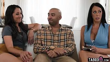 play Stepaunt e madrasta milfs colocam seu enteado negro para trabalhar para eles