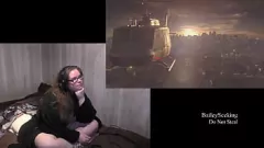 Afspelen Naakte Resident Evil 3-gamer met tatoeage en piercings