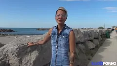 play Cheyenne, la MILF sexy, adore la sodomie brutale en extérieur