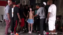 play Estrella porno japonesa Marica Hase en su primer gangbang interracial