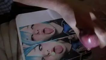 Riproduci Cum omaggio per quelle ragazze sexy ahegao
