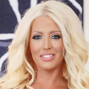 Pornostar Alura Jenson